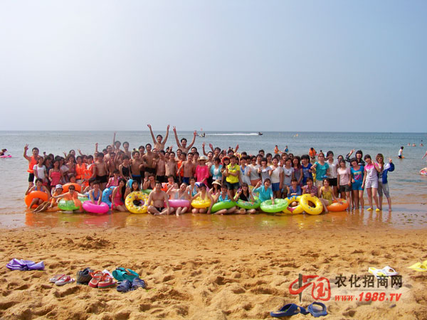 海邊洋溢火爆快樂