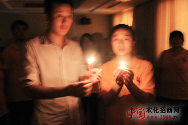 無論在什么時候,我們都要點(diǎn)亮心靈之燈