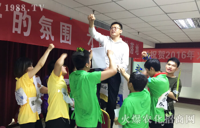 讓感恩之心伴隨夢想的翅膀飛翔