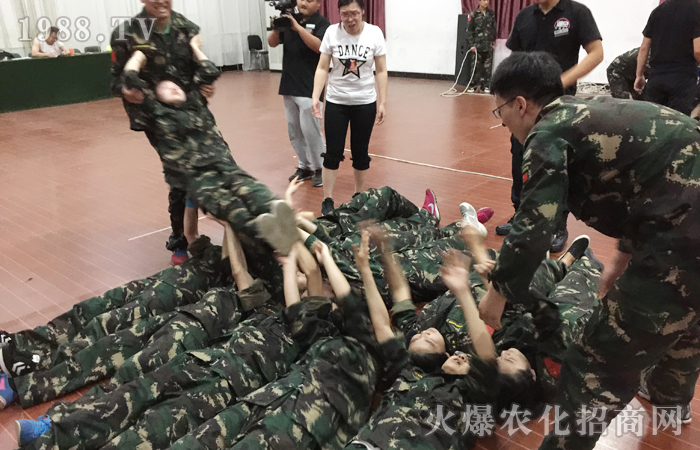 越努力,越幸運(yùn),認(rèn)識自我,不斷成長
