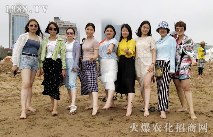 盛夏時(shí)節(jié),青島之旅,感受海濱城市魅力!