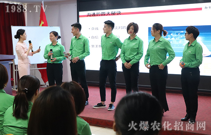 職場(chǎng)商務(wù)禮儀對(duì)我們的重要性
