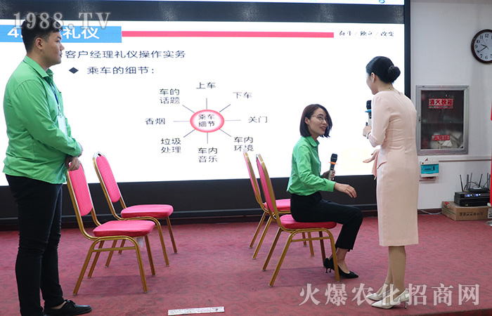做一個(gè)時(shí)刻保持微笑的人